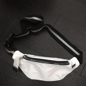 BNWT Kenzie Fannypack with adjustable belt